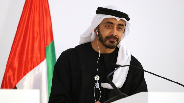 الإمارات تدعو لتكثيف جهود إنهاء التوتر المتصاعد في المنطقة