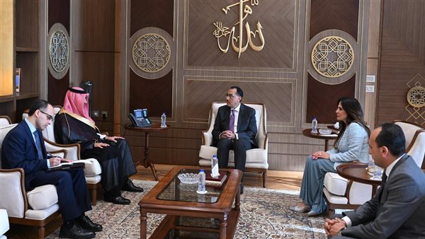 سفير السعودية بالقاهرة يبحث مع رئيس وزراء مصر الفرص الاستثمارية