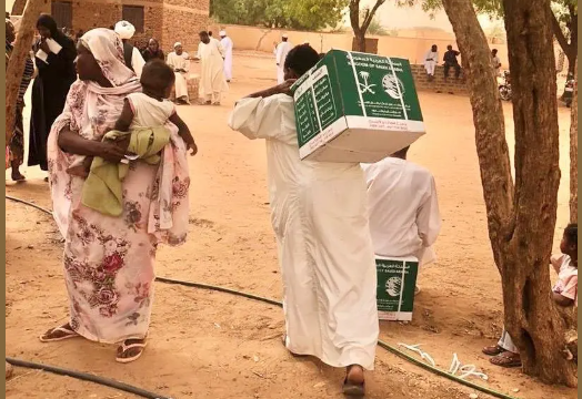مركز الملك سلمان للإغاثة يوزع 1.200 سلة غذائية في السودان